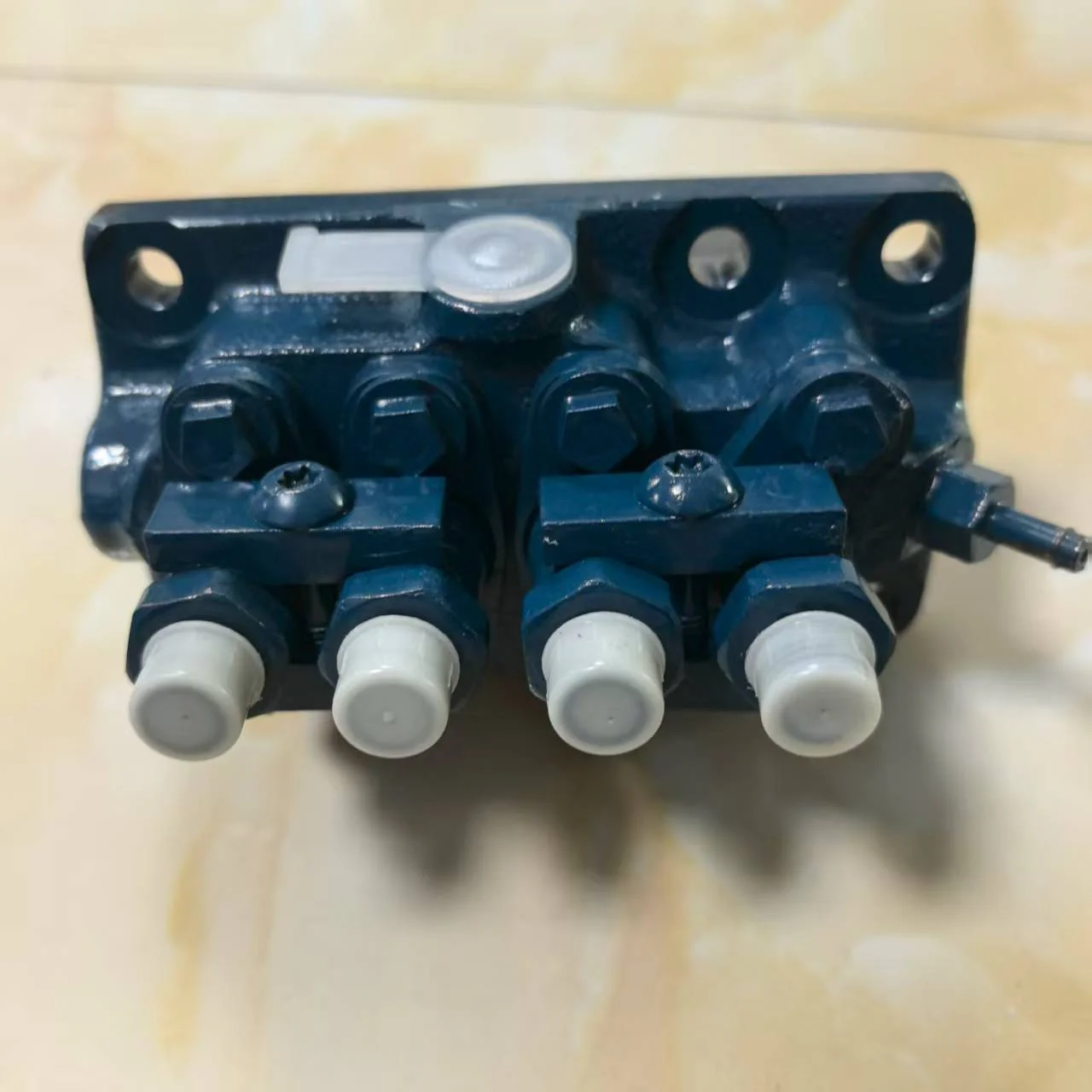 Kubota V2607 diesel pump head